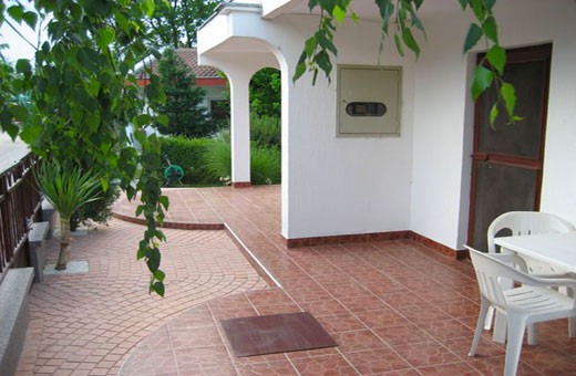 Terrace and garden, Apartments Živanović - Veliko Gradište, Srebrno jezero