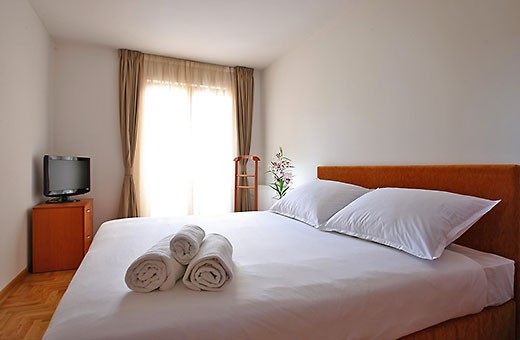 Bedroom queen bed, Apartments Zlatno brdo - Smederevo